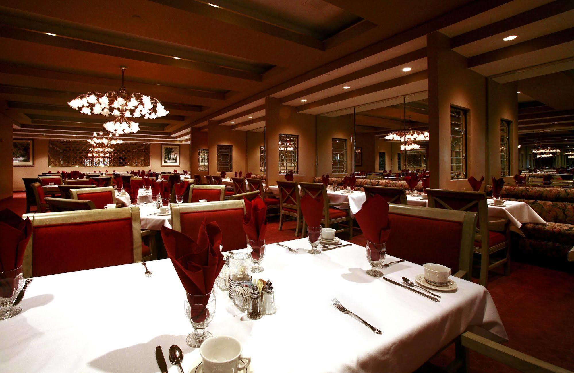 Crowne Plaza Pensacola Grand Hotell Restaurant bilde