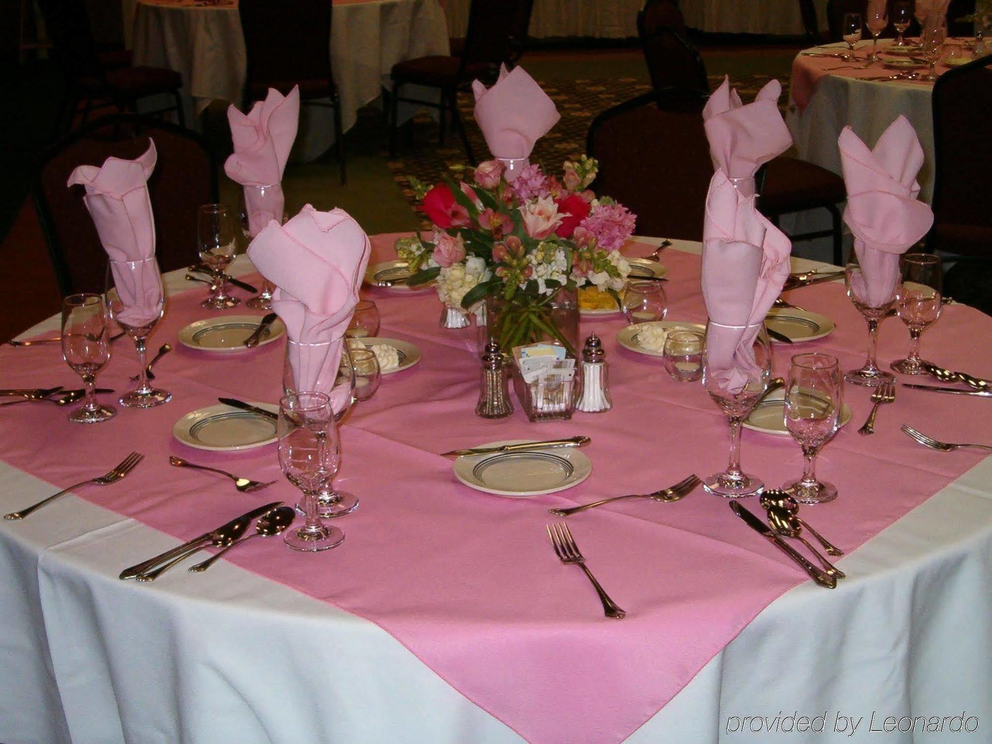 Crowne Plaza Pensacola Grand Hotell Restaurant bilde