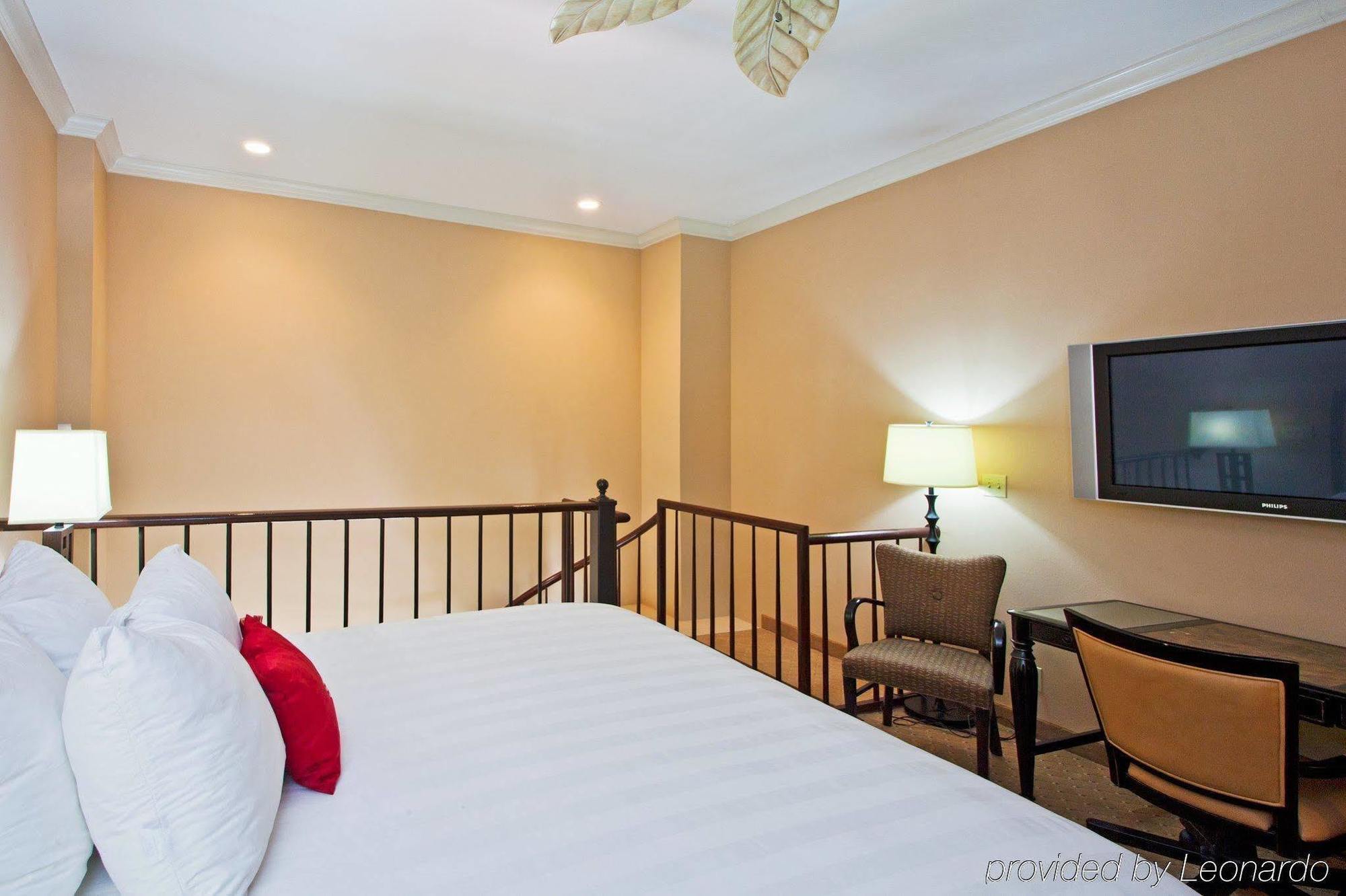 Crowne Plaza Pensacola Grand Hotell Rom bilde
